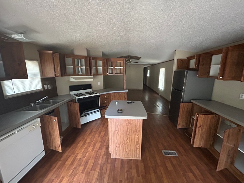 Building Photo - 1096 Clara Ln