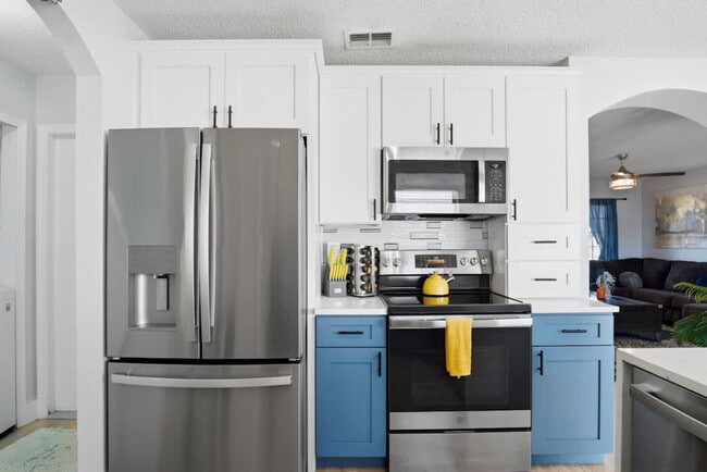 Building Photo - 13115 Ashington Pointe Dr