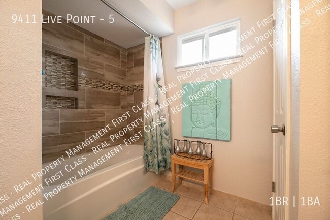 Building Photo - 9411 Live Point