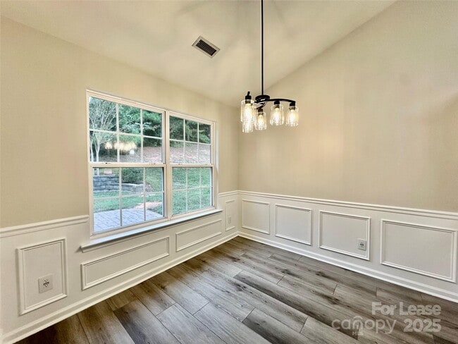 Building Photo - 1888 Lillywood Ln