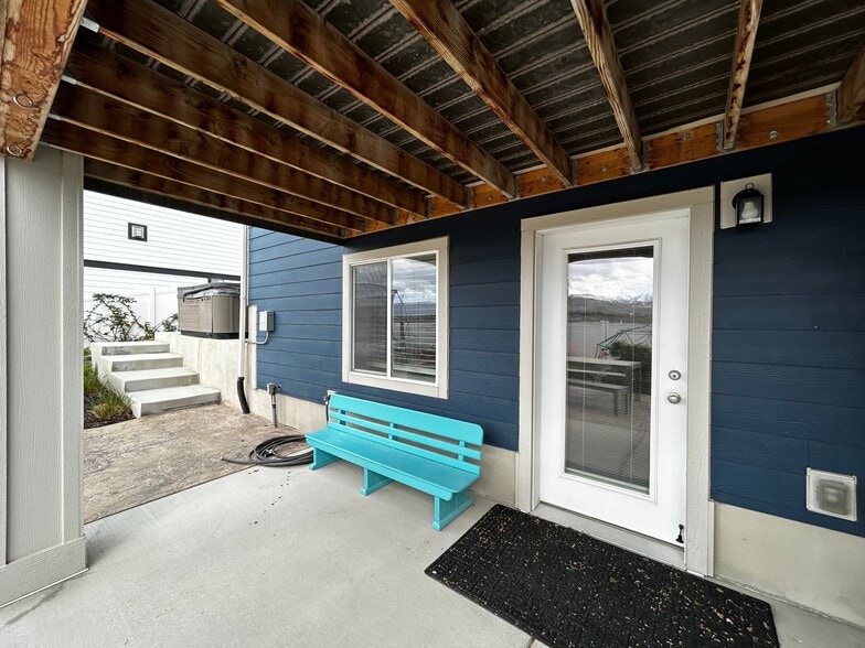Building Photo - 15248 S Revolutionary Way