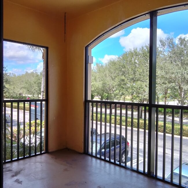 Building Photo - 3018 Alcazar Pl