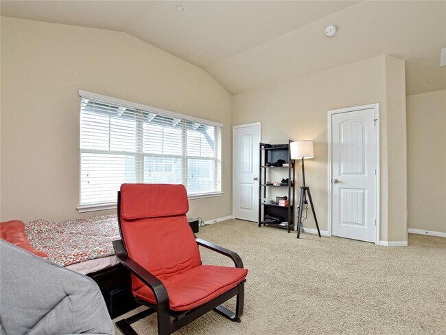Building Photo - 516 E Slaughter Ln