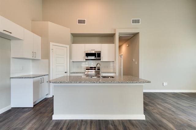 Building Photo - 604 Fallow Dr