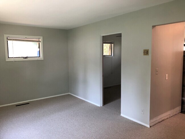 Building Photo - Hoover