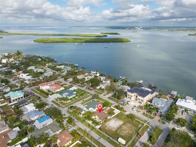 Building Photo - 907 Narcissus Ave