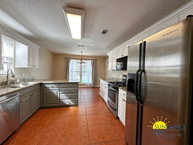 Building Photo - Lakefront home with Enclosed pool centered between Eglin and Hurlburt