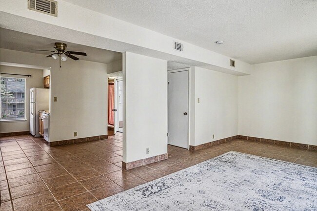 Building Photo - 120 Emperado Way