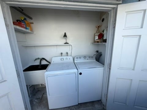 Building Photo - 618 Clubhouse Ave