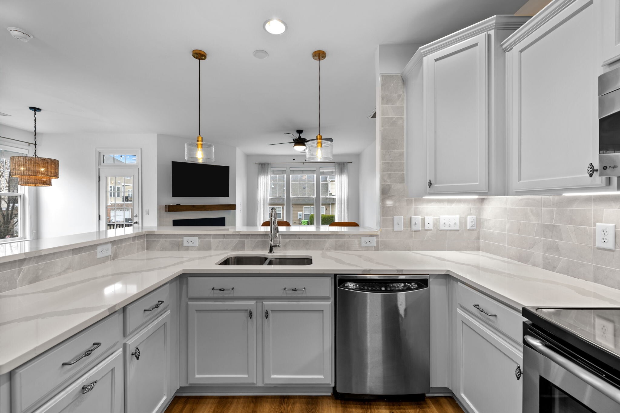 Building Photo - 10122 Glen Autumn Rd