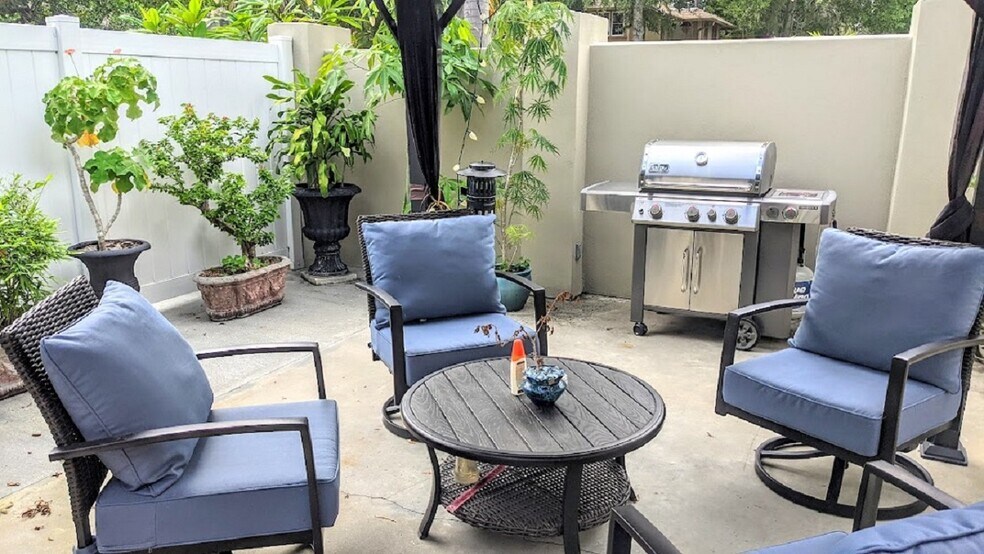 inside the courtyard - 496 28th Ave N