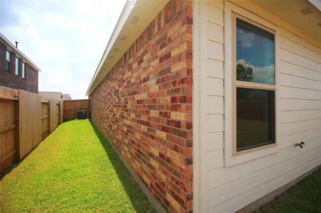 Building Photo - 3218 Elm Br Dr