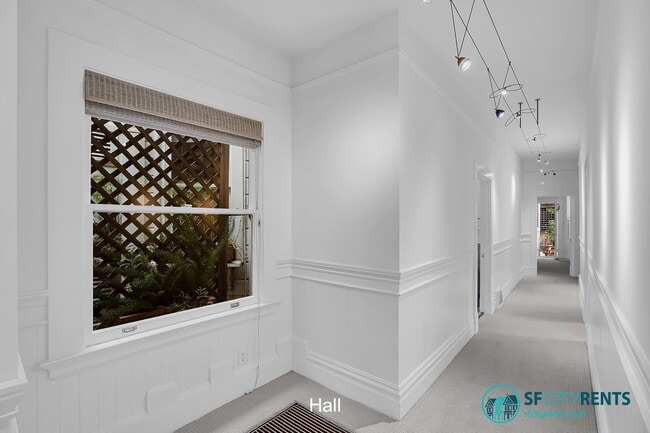 Building Photo - Sun-filled Presidio Heights Residence w/ Private Deck, Hot Tub & Garage Parking