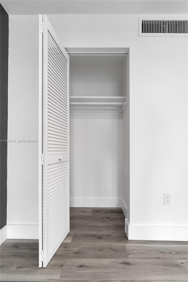 Building Photo - 6920 Harding Ave