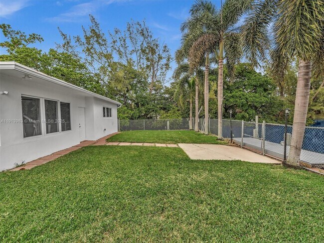 Building Photo - 4500 SW 42nd Terrace