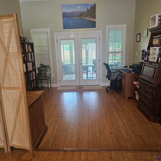 Building Photo - 316 Montview Way