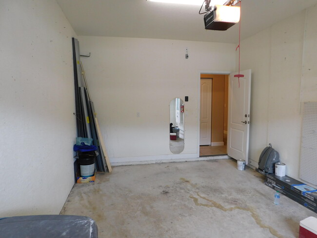 Building Photo - 9516 SW Merlin Ct