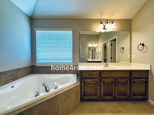 Building Photo - Gorgeous Olathe, 5 BR Home w/ Wood floors,...