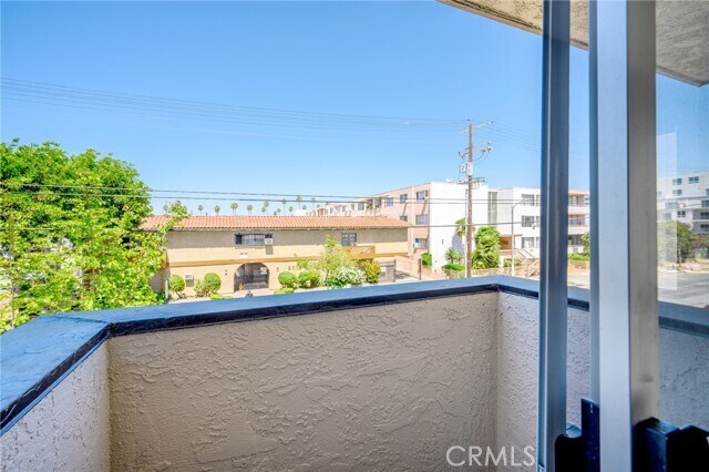 Building Photo - 6716 Sylmar Ave