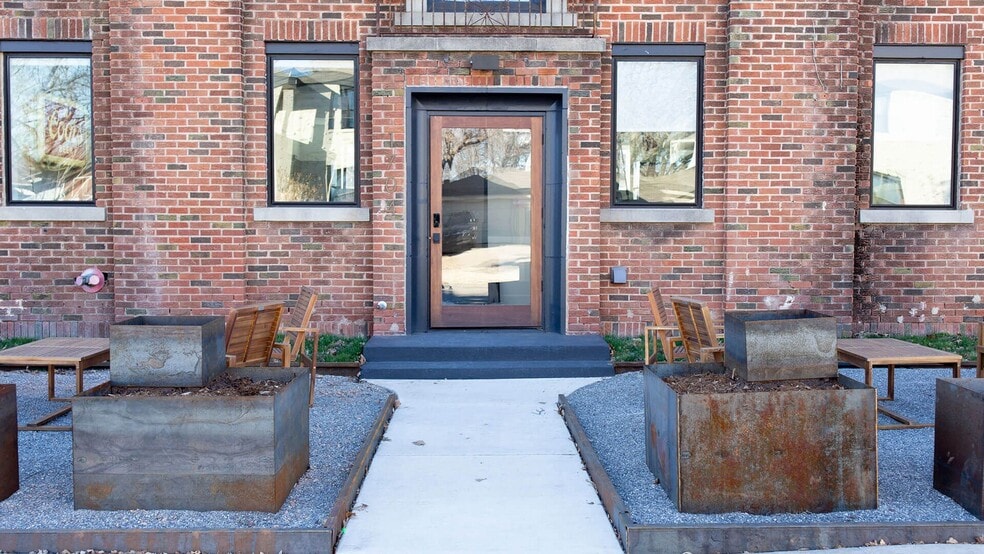 Building Photo - Chapman Apartments