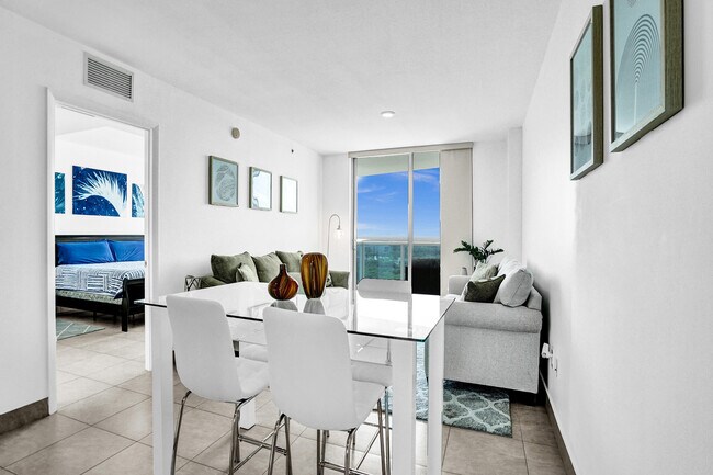 Building Photo - 2641 N Flamingo Rd