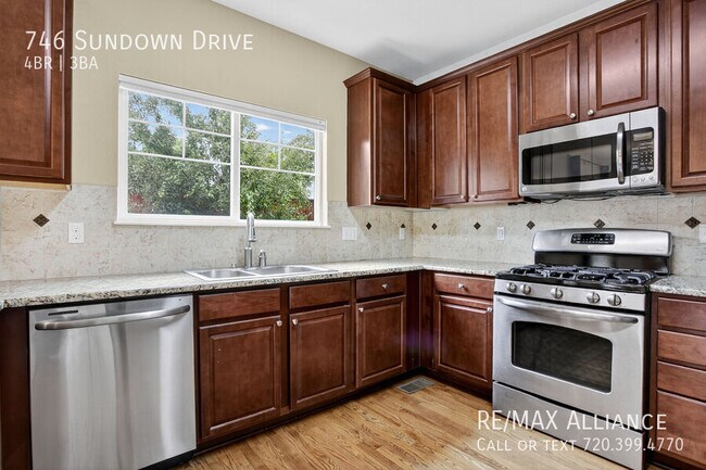 Building Photo - 746 Sundown Dr