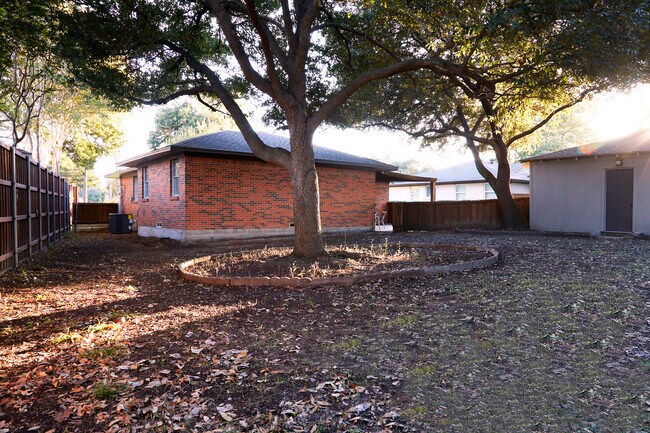 Building Photo - 6581 Patrick Dr