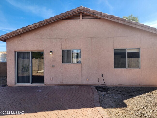 Building Photo - 5461 N Willow Thicket Way