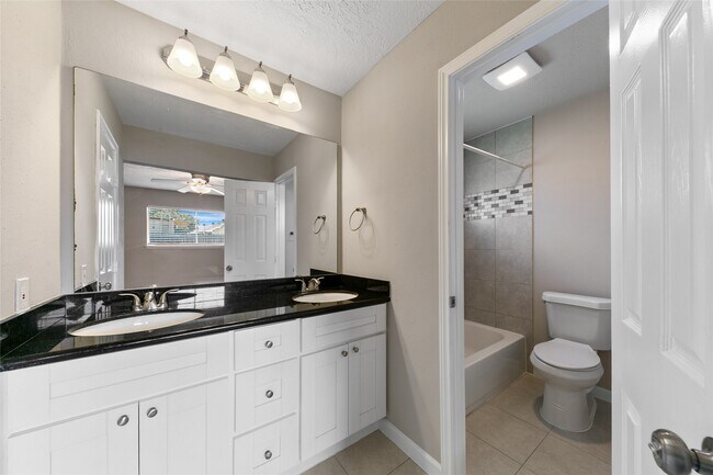 Building Photo - 1710 Foxwood Ct