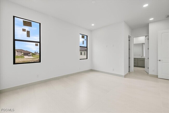 Building Photo - 4333 NW 33rd Ln