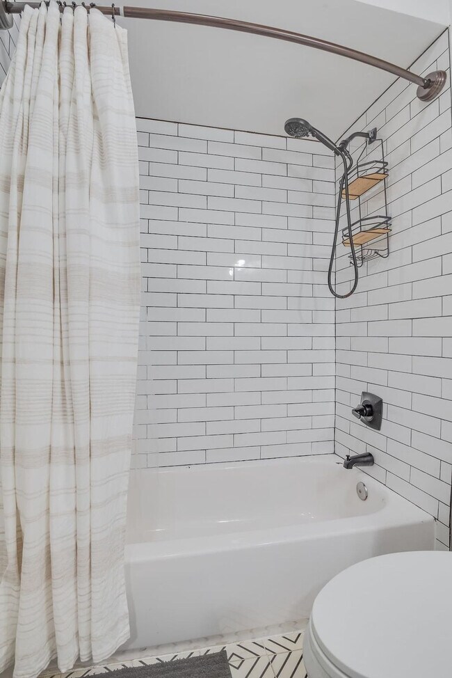 Building Photo - 1255 Raum St NE