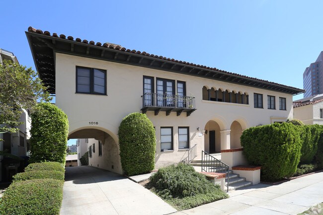 Building Photo - 1016 Tiverton Ave