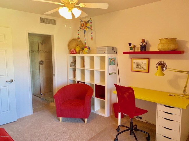 Building Photo - 5051 N Sabino Canyon Rd