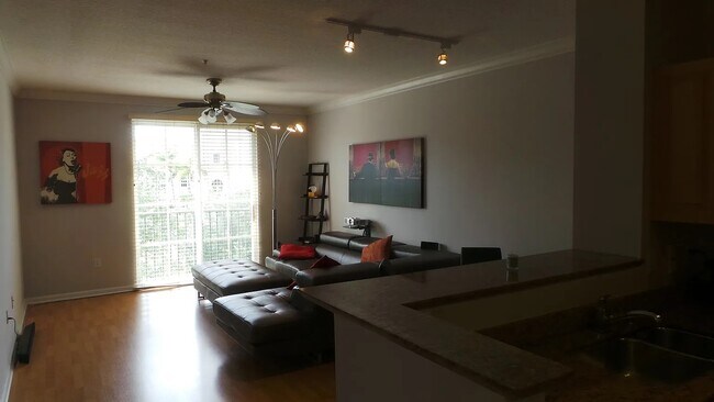 Building Photo - 580 S Sapodilla Ave