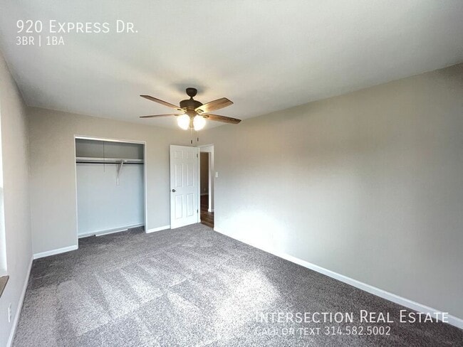 Building Photo - 920 Express Dr