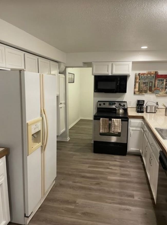 Building Photo - Furnished 2BD/1BTH