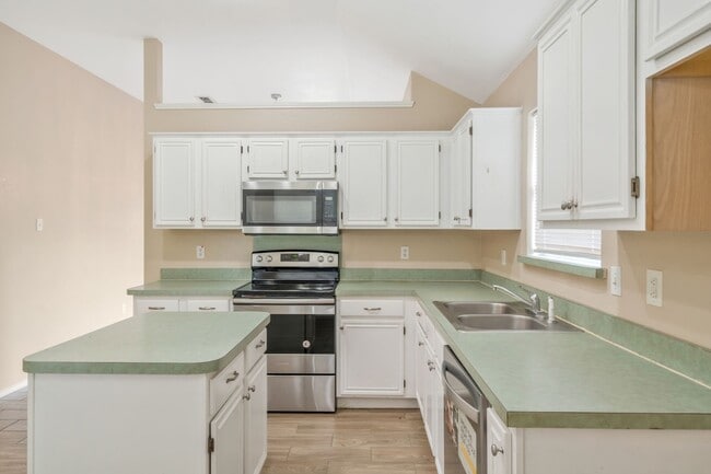 Building Photo - 203 Cain Dr