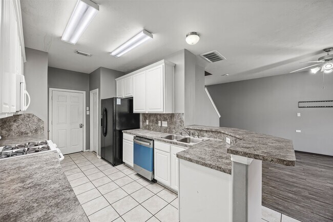 Building Photo - 12427 Oriole Lake Way