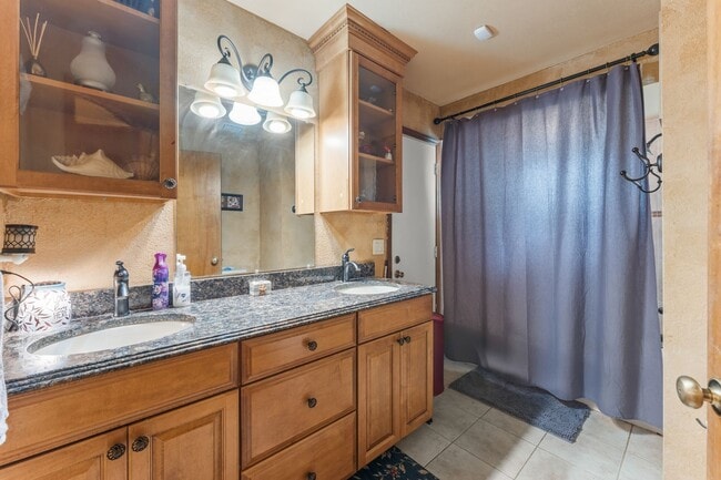 Building Photo - 1341 S Ridge Lake Cir
