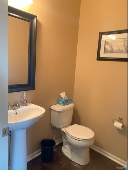 Building Photo - 44701 Ellery Ln