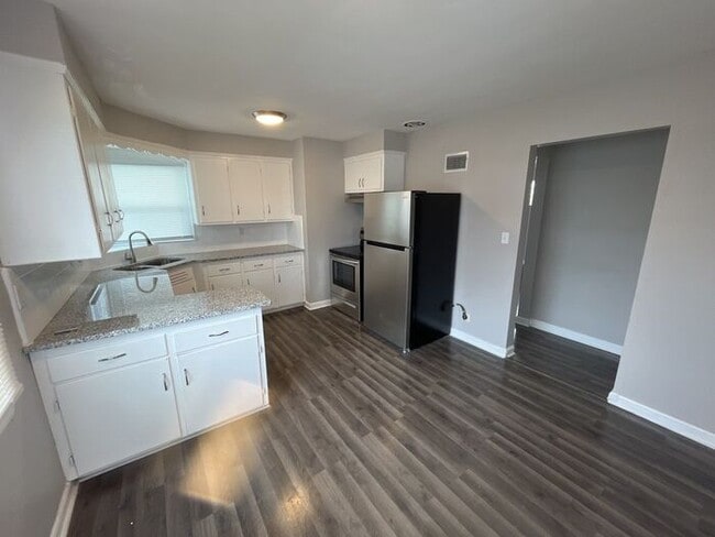 Building Photo - Brick Ranch Single Family Home