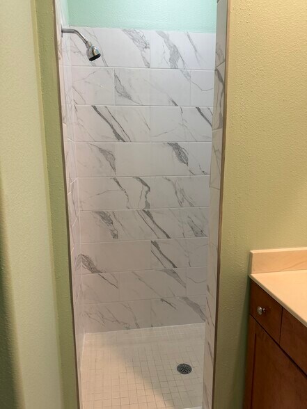 Building Photo - 2336 Alling Ter