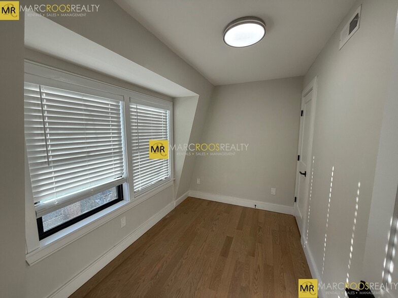 Building Photo - 152 Trenton St