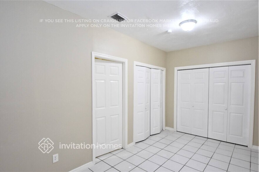 Building Photo - 1720 SW 98th Ct