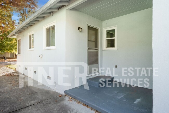 Building Photo - 208 43rd St