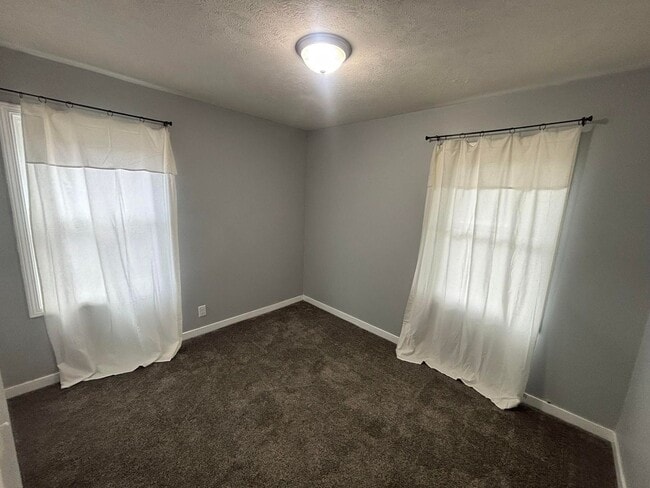 Building Photo - 3-bedroom, 2 bath house available now
