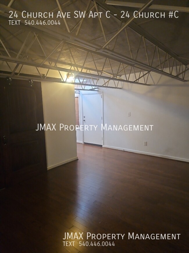 Building Photo - This Property has a No Security Deposit Op...