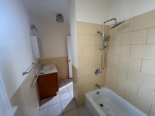 Building Photo - 190 Whitney Ave