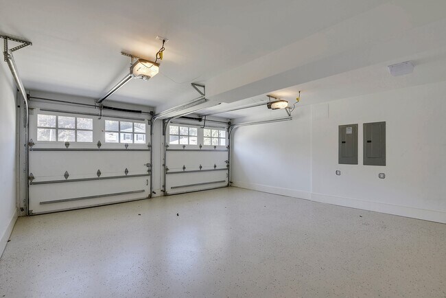 Building Photo - 5br Bethesda Home for Rent