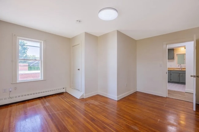 Building Photo - 318 Newton St